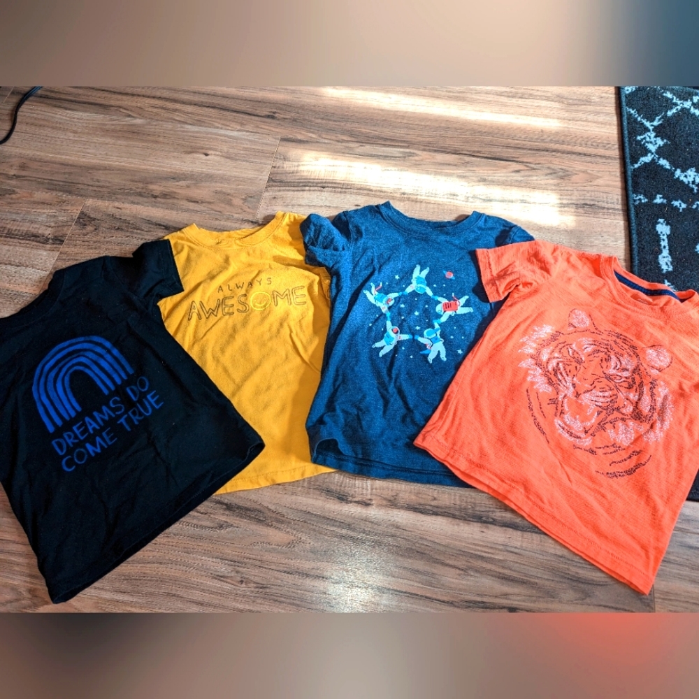 Boys 4-shirt set bundle size 5T